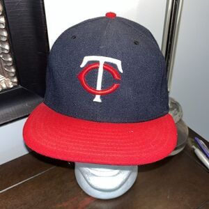Made USA Minnesota Twins MLB fitted baseball cap hat 7 1/4 Polyester Authentic